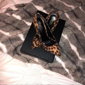 Leapord print pumps